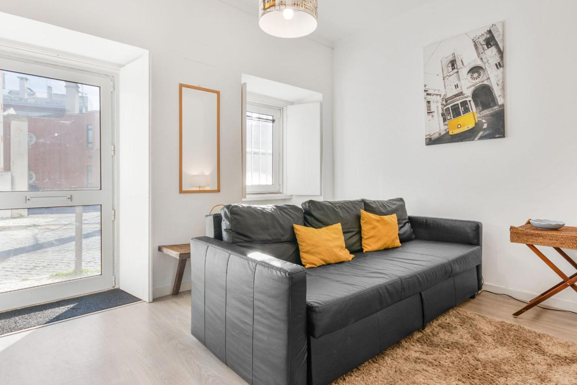 1bdr Cozy Flat In Heart Of By Lovelystay * Lissabon